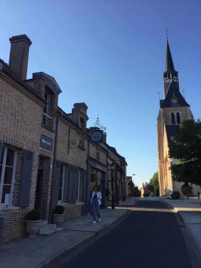 Km 41 Hotel Chaumont-sur-Tharonne Eksteriør billede